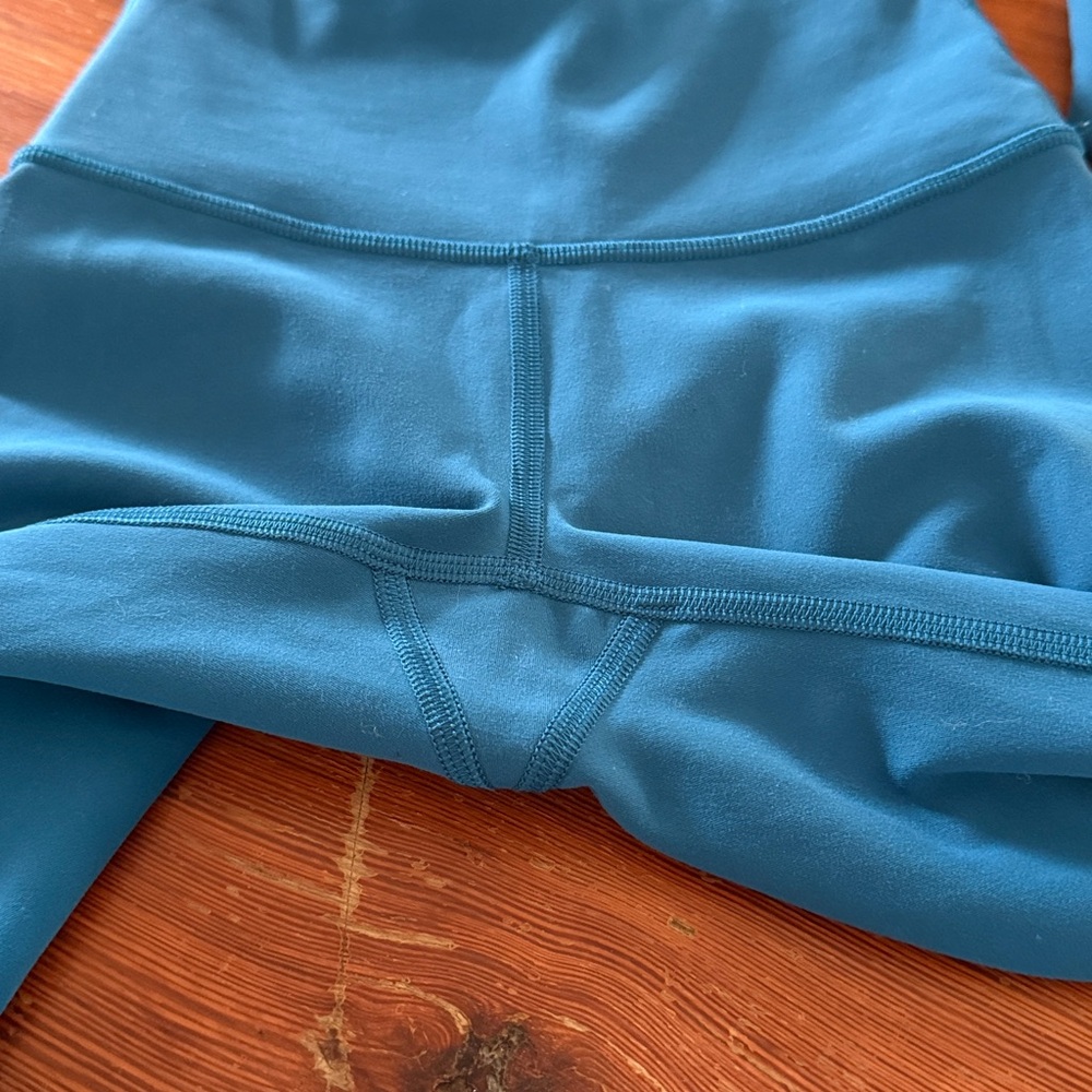 Lululemon 25” Wunder Train Blue Leggings - Picture 4 of 6